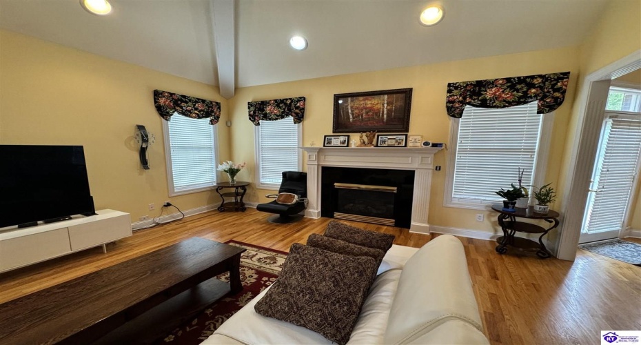 Freeman Lake Road, Elizabethtown, Kentucky 42701, ,5 BathroomsBathrooms,For Sale,Freeman Lake Road,HK24002463