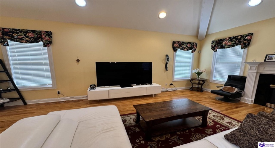 Freeman Lake Road, Elizabethtown, Kentucky 42701, ,5 BathroomsBathrooms,For Sale,Freeman Lake Road,HK24002463