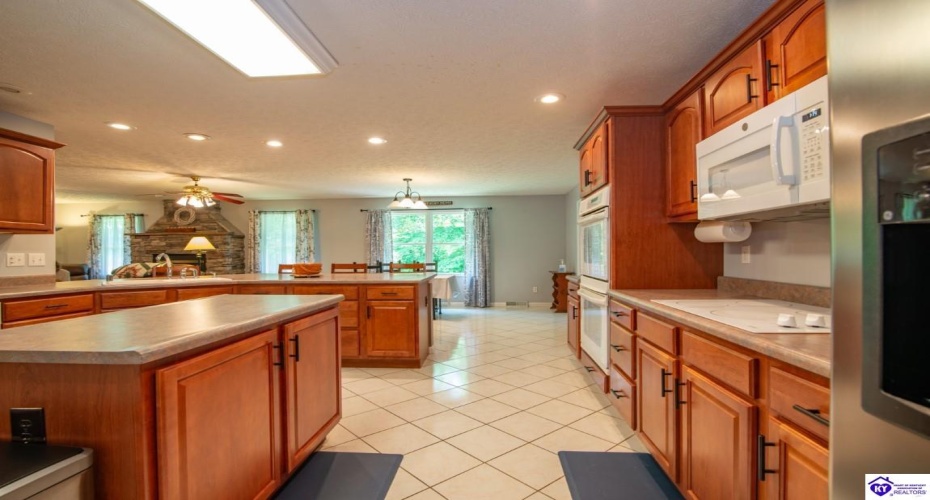 Mayer Lane, Elizabethtown, Kentucky 42701, ,5 BathroomsBathrooms,For Sale,Mayer Lane,HK24002466