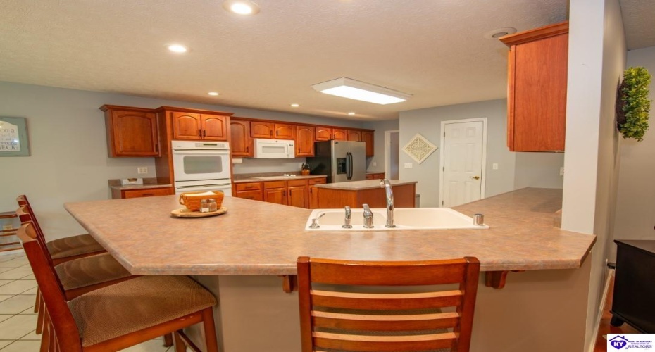 Mayer Lane, Elizabethtown, Kentucky 42701, ,5 BathroomsBathrooms,For Sale,Mayer Lane,HK24002466