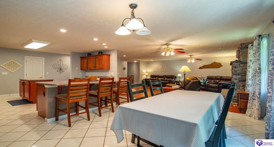 Mayer Lane, Elizabethtown, Kentucky 42701, ,5 BathroomsBathrooms,For Sale,Mayer Lane,HK24002466