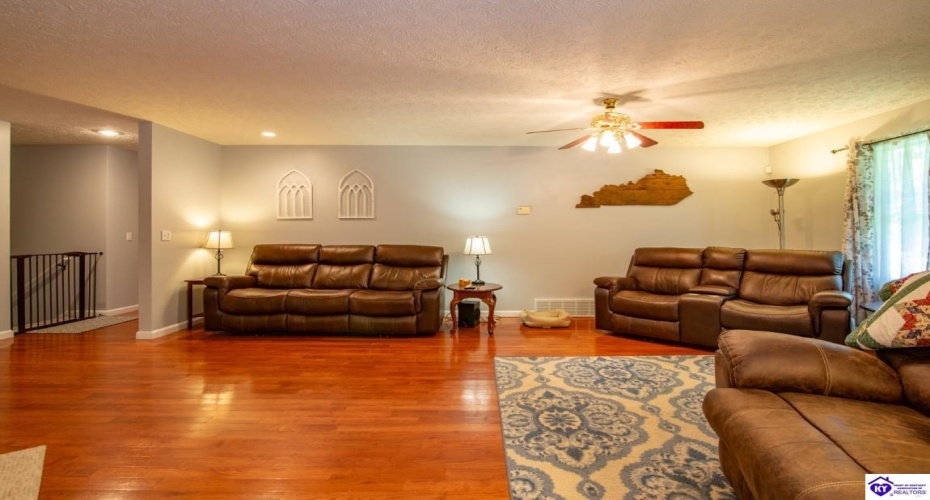 Mayer Lane, Elizabethtown, Kentucky 42701, ,5 BathroomsBathrooms,For Sale,Mayer Lane,HK24002466