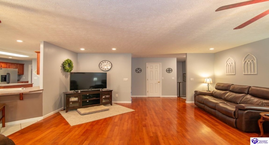 Mayer Lane, Elizabethtown, Kentucky 42701, ,5 BathroomsBathrooms,For Sale,Mayer Lane,HK24002466