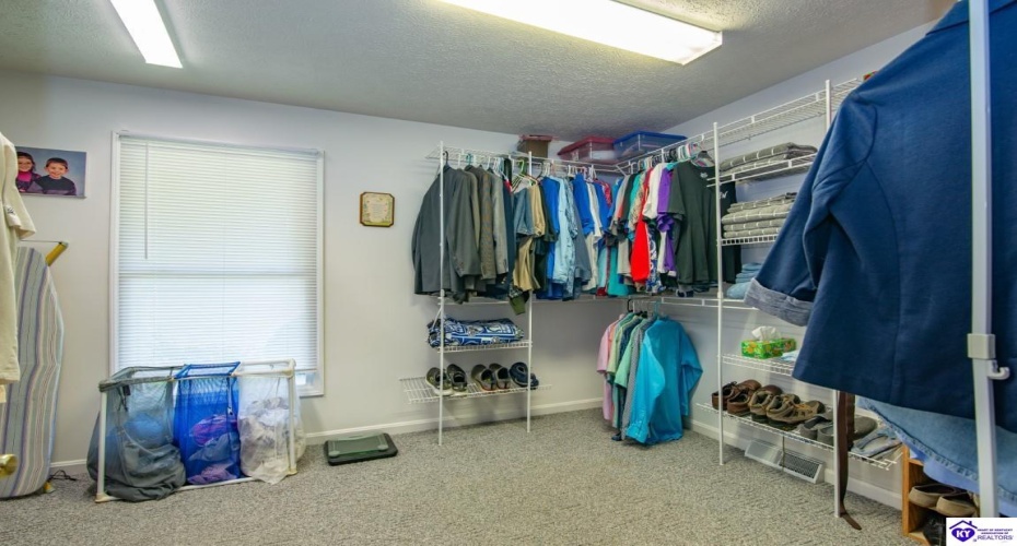 Mayer Lane, Elizabethtown, Kentucky 42701, ,5 BathroomsBathrooms,For Sale,Mayer Lane,HK24002466