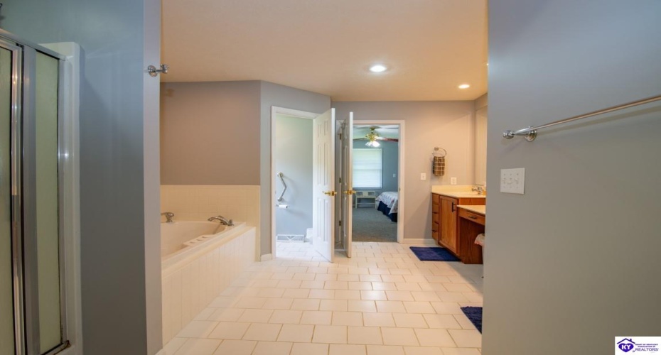 Mayer Lane, Elizabethtown, Kentucky 42701, ,5 BathroomsBathrooms,For Sale,Mayer Lane,HK24002466