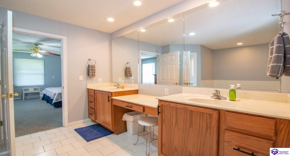 Mayer Lane, Elizabethtown, Kentucky 42701, ,5 BathroomsBathrooms,For Sale,Mayer Lane,HK24002466
