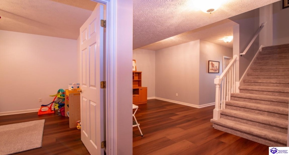 Mayer Lane, Elizabethtown, Kentucky 42701, ,5 BathroomsBathrooms,For Sale,Mayer Lane,HK24002466