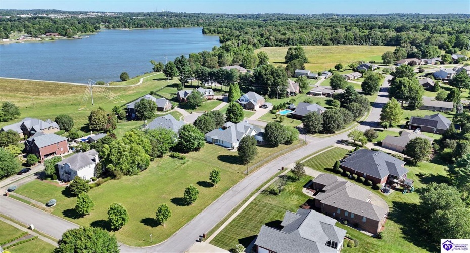 Lakeside Drive, Elizabethtown, Kentucky 42701, ,5 BathroomsBathrooms,For Sale,Lakeside Drive,HK24002470