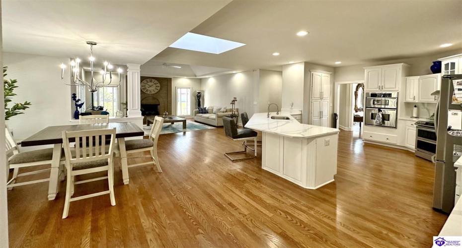 Lakeside Drive, Elizabethtown, Kentucky 42701, ,5 BathroomsBathrooms,For Sale,Lakeside Drive,HK24002470