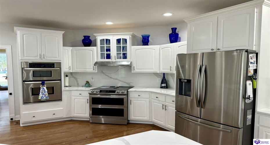 Lakeside Drive, Elizabethtown, Kentucky 42701, ,5 BathroomsBathrooms,For Sale,Lakeside Drive,HK24002470