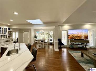 Lakeside Drive, Elizabethtown, Kentucky 42701, ,5 BathroomsBathrooms,For Sale,Lakeside Drive,HK24002470