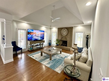 Lakeside Drive, Elizabethtown, Kentucky 42701, ,5 BathroomsBathrooms,For Sale,Lakeside Drive,HK24002470