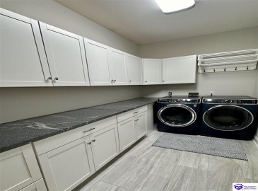 Lakeside Drive, Elizabethtown, Kentucky 42701, ,5 BathroomsBathrooms,For Sale,Lakeside Drive,HK24002470