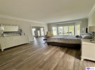 Lakeside Drive, Elizabethtown, Kentucky 42701, ,5 BathroomsBathrooms,For Sale,Lakeside Drive,HK24002470