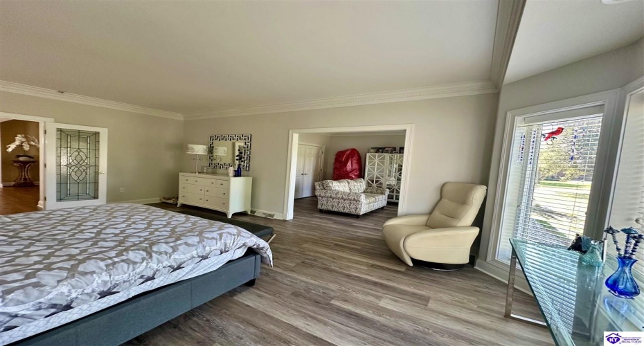 Lakeside Drive, Elizabethtown, Kentucky 42701, ,5 BathroomsBathrooms,For Sale,Lakeside Drive,HK24002470