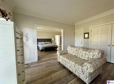 Lakeside Drive, Elizabethtown, Kentucky 42701, ,5 BathroomsBathrooms,For Sale,Lakeside Drive,HK24002470