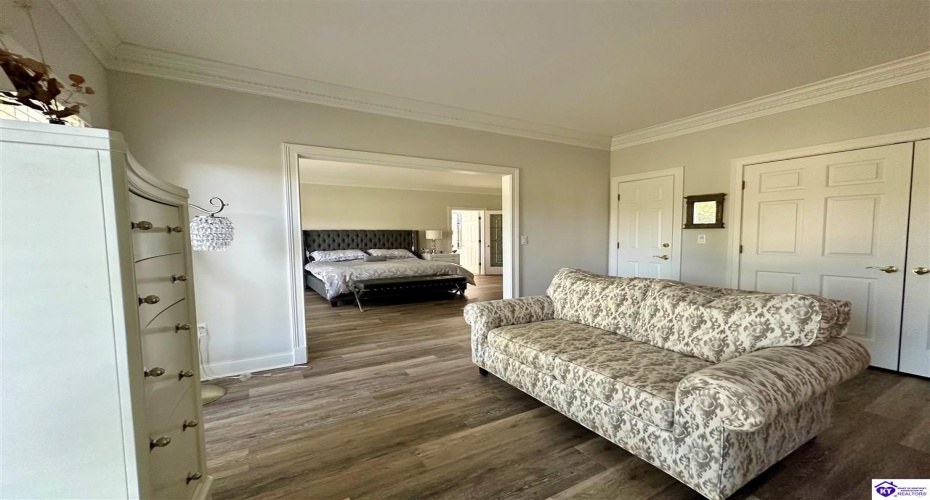 Lakeside Drive, Elizabethtown, Kentucky 42701, ,5 BathroomsBathrooms,For Sale,Lakeside Drive,HK24002470