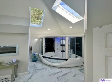 Lakeside Drive, Elizabethtown, Kentucky 42701, ,5 BathroomsBathrooms,For Sale,Lakeside Drive,HK24002470