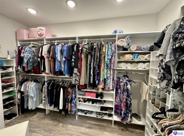 Lakeside Drive, Elizabethtown, Kentucky 42701, ,5 BathroomsBathrooms,For Sale,Lakeside Drive,HK24002470