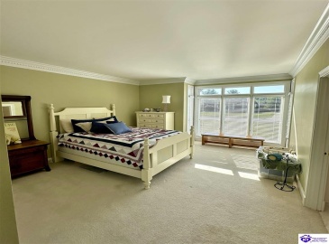 Lakeside Drive, Elizabethtown, Kentucky 42701, ,5 BathroomsBathrooms,For Sale,Lakeside Drive,HK24002470