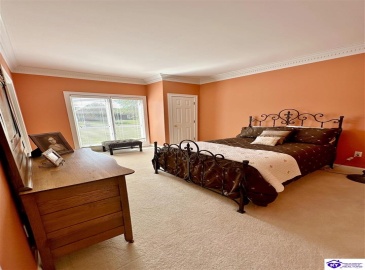 Lakeside Drive, Elizabethtown, Kentucky 42701, ,5 BathroomsBathrooms,For Sale,Lakeside Drive,HK24002470