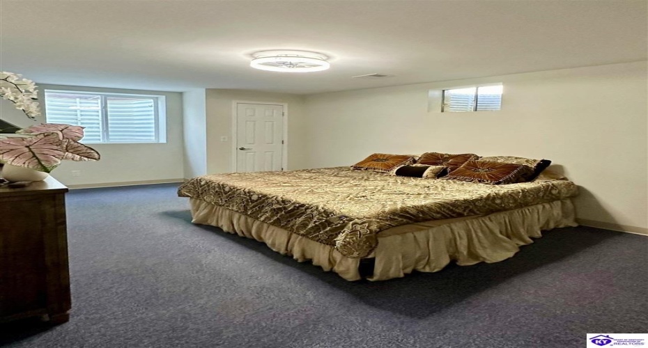 Lakeside Drive, Elizabethtown, Kentucky 42701, ,5 BathroomsBathrooms,For Sale,Lakeside Drive,HK24002470