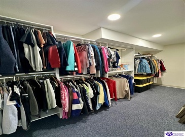 Lakeside Drive, Elizabethtown, Kentucky 42701, ,5 BathroomsBathrooms,For Sale,Lakeside Drive,HK24002470