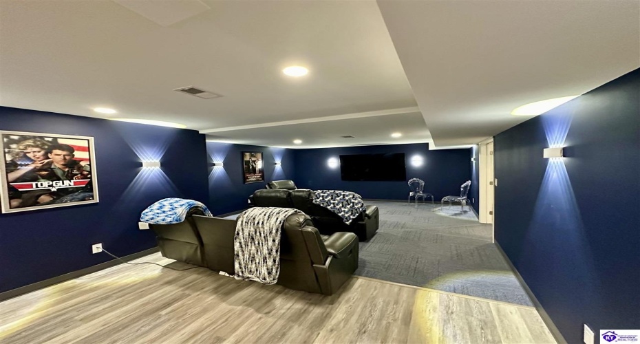 Lakeside Drive, Elizabethtown, Kentucky 42701, ,5 BathroomsBathrooms,For Sale,Lakeside Drive,HK24002470