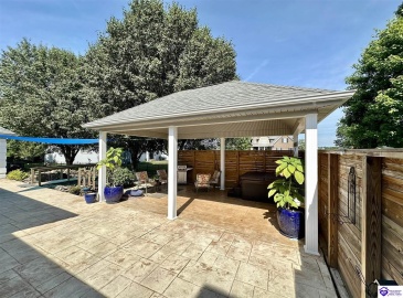 Lakeside Drive, Elizabethtown, Kentucky 42701, ,5 BathroomsBathrooms,For Sale,Lakeside Drive,HK24002470