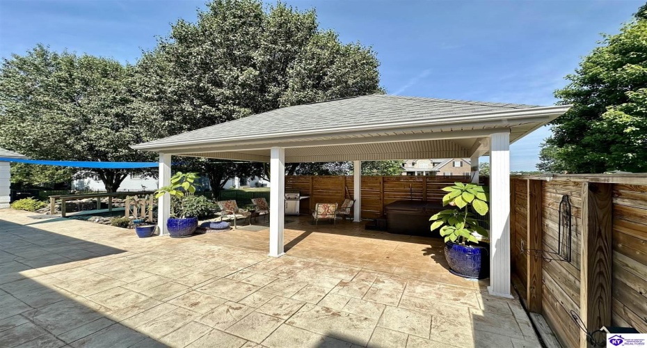 Lakeside Drive, Elizabethtown, Kentucky 42701, ,5 BathroomsBathrooms,For Sale,Lakeside Drive,HK24002470