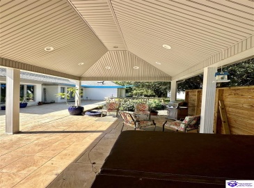 Lakeside Drive, Elizabethtown, Kentucky 42701, ,5 BathroomsBathrooms,For Sale,Lakeside Drive,HK24002470