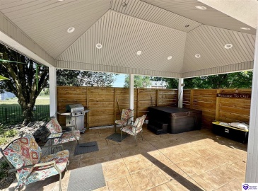 Lakeside Drive, Elizabethtown, Kentucky 42701, ,5 BathroomsBathrooms,For Sale,Lakeside Drive,HK24002470