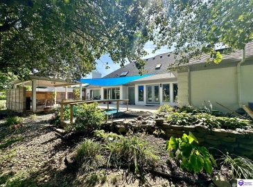 Lakeside Drive, Elizabethtown, Kentucky 42701, ,5 BathroomsBathrooms,For Sale,Lakeside Drive,HK24002470