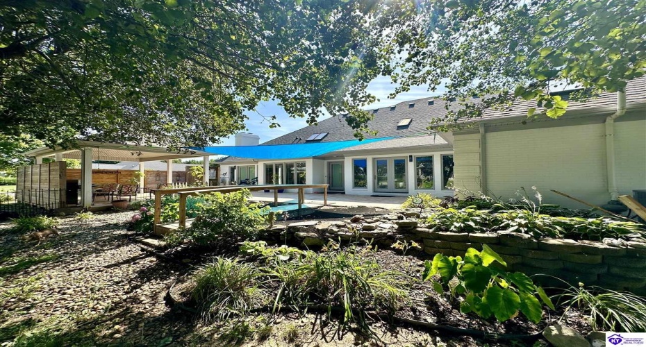 Lakeside Drive, Elizabethtown, Kentucky 42701, ,5 BathroomsBathrooms,For Sale,Lakeside Drive,HK24002470