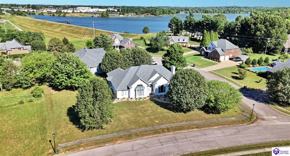 Lakeside Drive, Elizabethtown, Kentucky 42701, ,5 BathroomsBathrooms,For Sale,Lakeside Drive,HK24002470