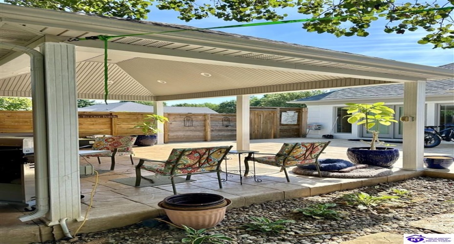 Lakeside Drive, Elizabethtown, Kentucky 42701, ,5 BathroomsBathrooms,For Sale,Lakeside Drive,HK24002470