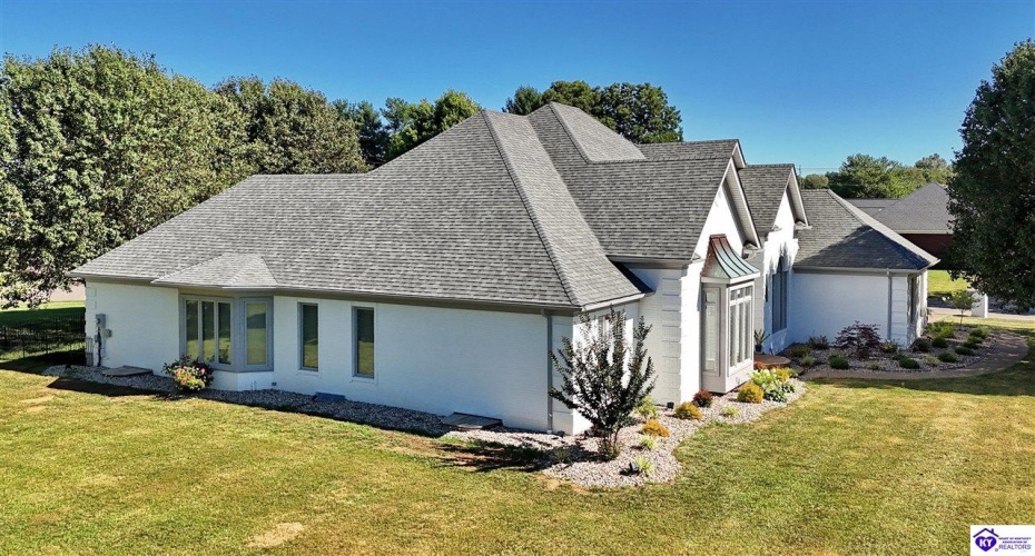 Lakeside Drive, Elizabethtown, Kentucky 42701, ,5 BathroomsBathrooms,For Sale,Lakeside Drive,HK24002470