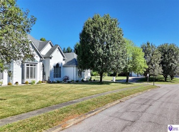 Lakeside Drive, Elizabethtown, Kentucky 42701, ,5 BathroomsBathrooms,For Sale,Lakeside Drive,HK24002470