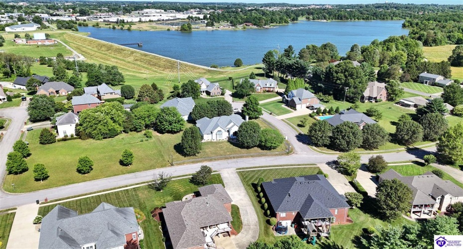 Lakeside Drive, Elizabethtown, Kentucky 42701, ,5 BathroomsBathrooms,For Sale,Lakeside Drive,HK24002470