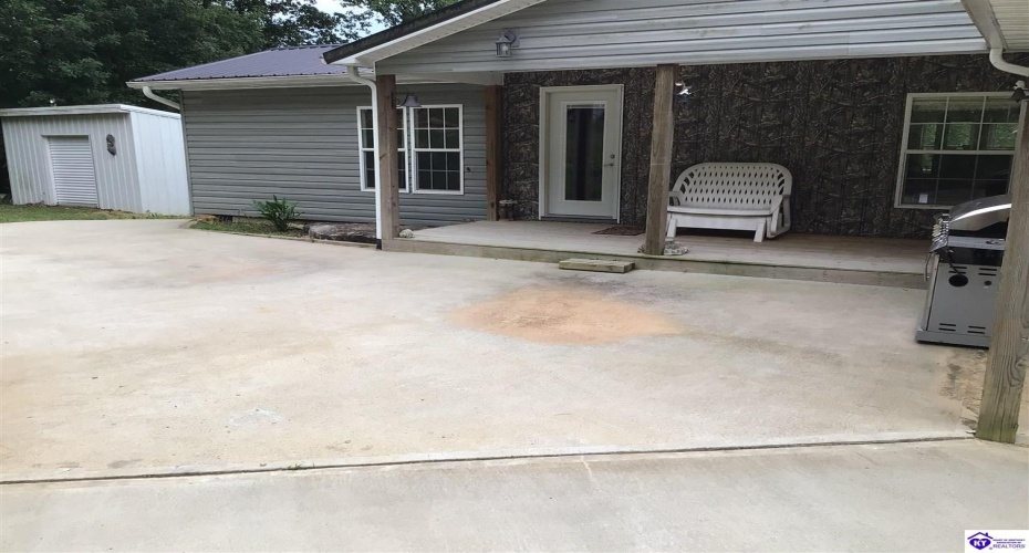 Edgewater Lane, Leitchfield, Kentucky 42714, ,2 BathroomsBathrooms,For Sale,Edgewater Lane,HK24002478