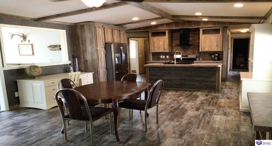 Edgewater Lane, Leitchfield, Kentucky 42714, ,2 BathroomsBathrooms,For Sale,Edgewater Lane,HK24002478