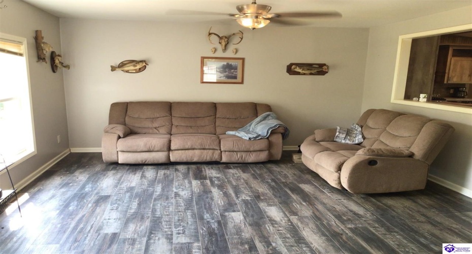 Edgewater Lane, Leitchfield, Kentucky 42714, ,2 BathroomsBathrooms,For Sale,Edgewater Lane,HK24002478