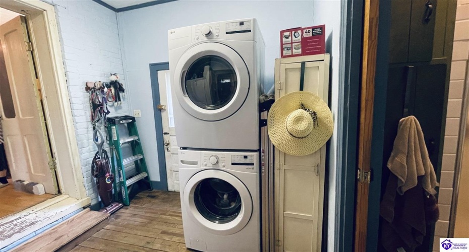 Graham Court, Greensburg, Kentucky 42743, ,2 BathroomsBathrooms,For Sale,Graham Court,HK24002487