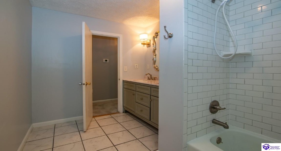 Hampton Road, Brandenburg, Kentucky 40108, ,2 BathroomsBathrooms,For Sale,Hampton Road,HK24002555 Hampton Road, Brandenburg, Kentucky 40108, ,2 BathroomsBathrooms,For Sale,Hampton Road,HK24002555