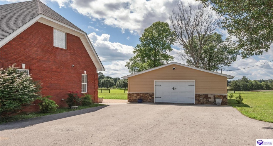 Lilac Road, Leitchfield, Kentucky 42754, ,4 BathroomsBathrooms,For Sale,Lilac Road,HK24002557