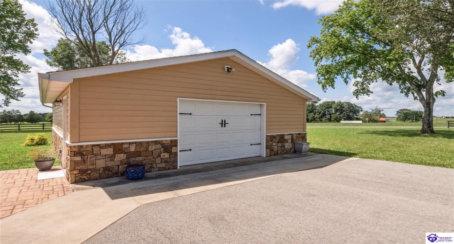 Lilac Road, Leitchfield, Kentucky 42754, ,4 BathroomsBathrooms,For Sale,Lilac Road,HK24002557