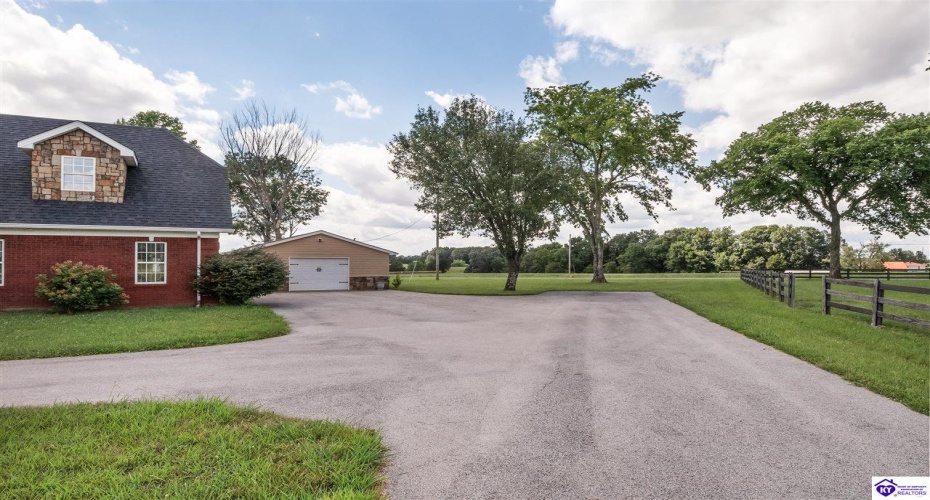 Lilac Road, Leitchfield, Kentucky 42754, ,4 BathroomsBathrooms,For Sale,Lilac Road,HK24002557