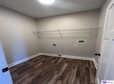 Alpine Drive, Vine Grove, Kentucky 40175, ,2 BathroomsBathrooms,For Sale,Alpine Drive,HK24002571