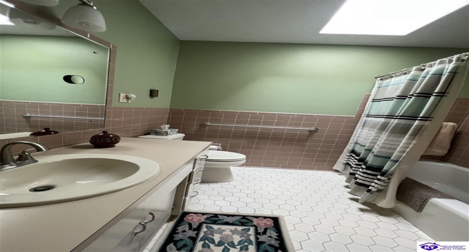 Roundtop Road, Elizabethtown, Kentucky 42701, ,2 BathroomsBathrooms,For Sale,Roundtop Road,HK24002601 Roundtop Road, Elizabethtown, Kentucky 42701, ,2 BathroomsBathrooms,For Sale,Roundtop Road,HK24002601