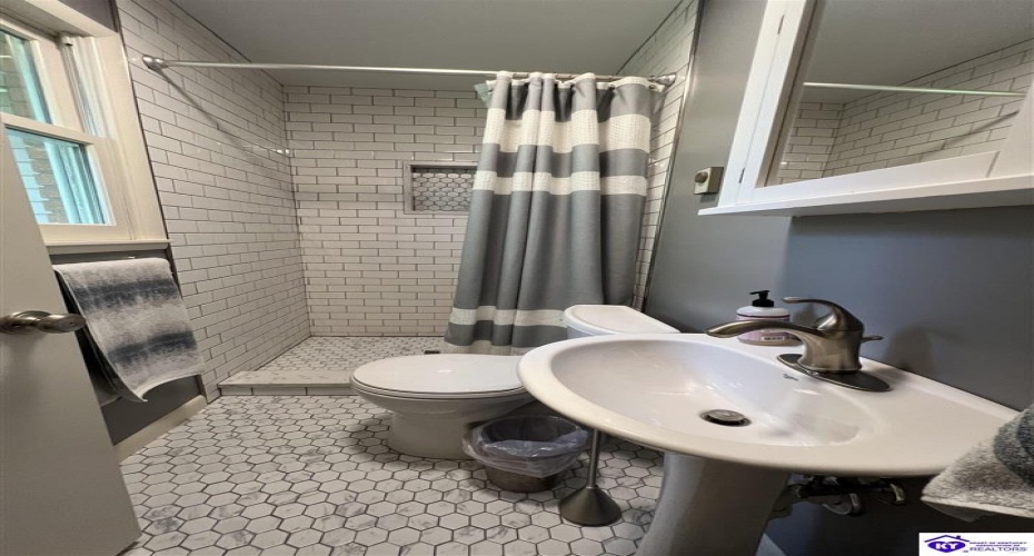 Roundtop Road, Elizabethtown, Kentucky 42701, ,2 BathroomsBathrooms,For Sale,Roundtop Road,HK24002601 Roundtop Road, Elizabethtown, Kentucky 42701, ,2 BathroomsBathrooms,For Sale,Roundtop Road,HK24002601